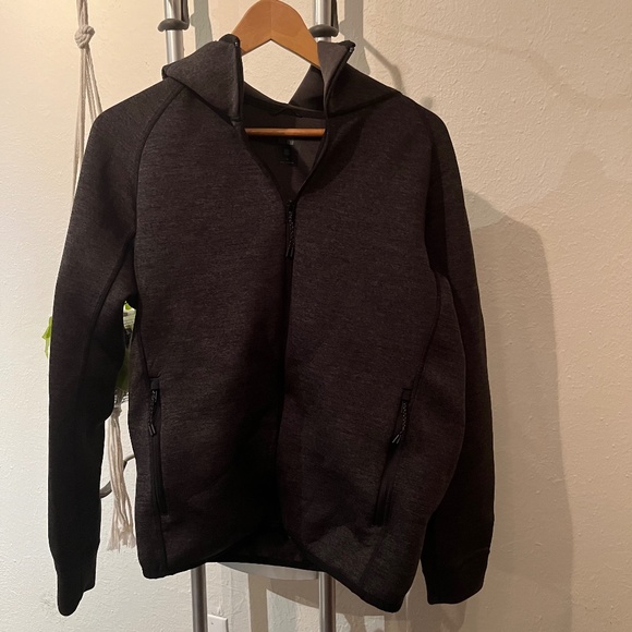 Uniqlo black hoodie - Picture 1 of 3